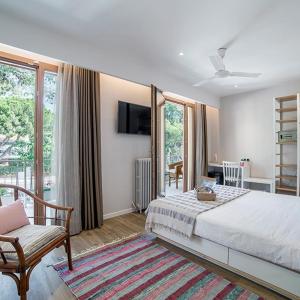 Double or Twin Room with Mountain View