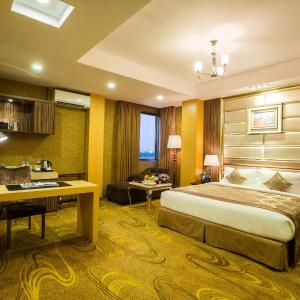 Junior King Suite - Non-Smoking