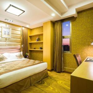 Deluxe King Room - Non-Smoking