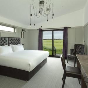Four-Bedroom Lodge