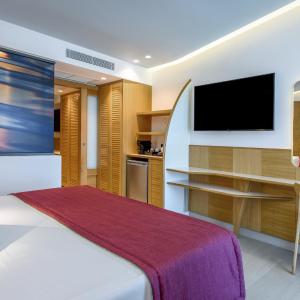 Superior Exclusive Pool or Sea View with Jacuzzi