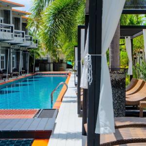 Deluxe Double or Twin Room with Pool View