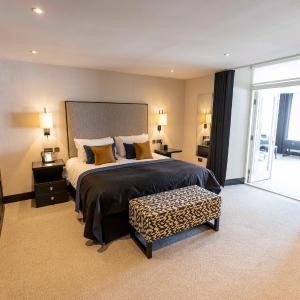 The Mackenzie Suite