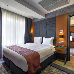 One-Bedroom Premium Room with Kitchenette