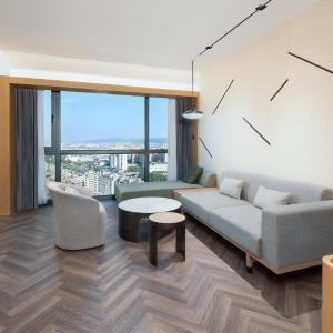 One-Bedroom King Suite