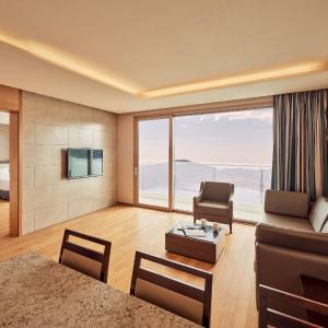Silver Suite (With Kitchenette, Ocean View)