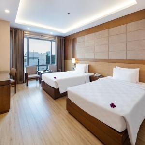 Premium Deluxe Twin Room with Window + Free Mini-bar