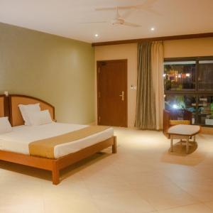 Deluxe Room (2 Adults + 1 Child)