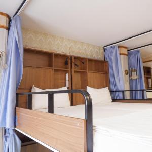 8-Bed Mixed Dormitory Room