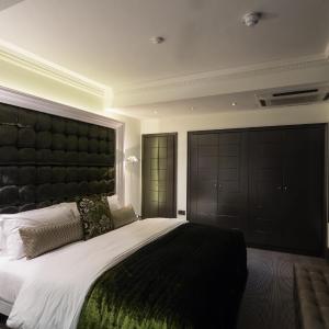 Drop Dead Gorgeous Splash Suite