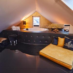 Suite with Spa Bath