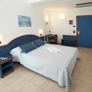 Double or Twin Room with Pool View