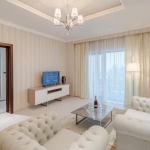 Deluxe One-Bedroom Apartment