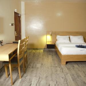Deluxe Queen Room