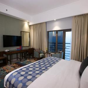 King Suite Sea View with Jacuzzi
