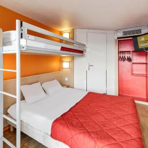 Triple Room with 1 Double Bed and 1 Single Bed
