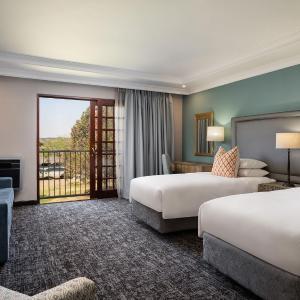 Superior King/Twin Room with Sleeper Couch