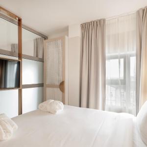 Two-Bedroom Grand Queen Suite with Balcony and Mezzanine