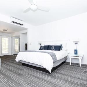 Deluxe King Room with Patio and Fireplace