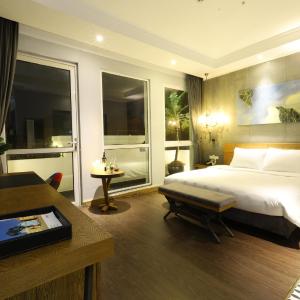Junior Suite with Balcony