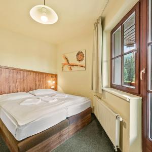 Triple Room with Two Extra Beds and Private Bathroom