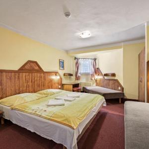 Economy Quadruple Room with Extra Bed and Shared Bathroom