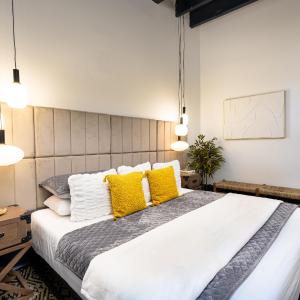 Two-Bedroom Deluxe Apartment with Garden View