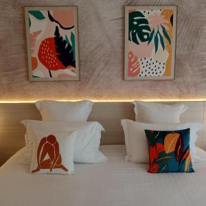 Deluxe Queen Room with Balcony - Non-Smoking