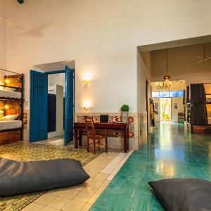 Single Bed in Mixed Dormitory Room