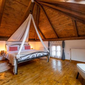 Deluxe Double Room with Canopy - Attic