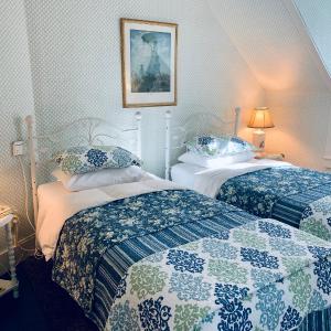 Twin Room with Private Bathroom