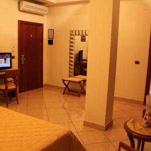 Economy Triple Room