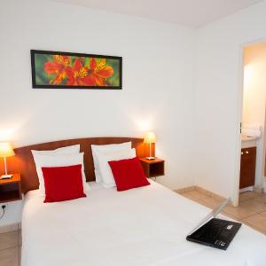 Studio with 1 Double Bed (1-2 Adults)