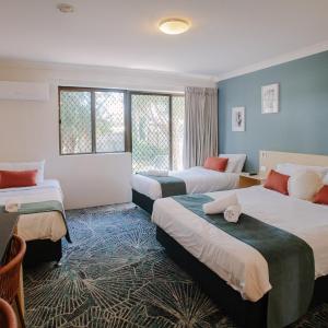 Family Room with Queen and Two Single Beds