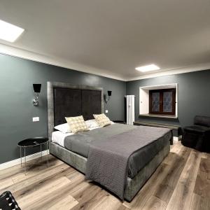 Luxury One-Bedroom  Apartment 