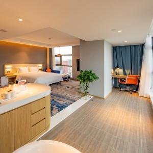 1 King bed superior room river view 