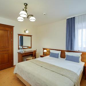 Studio Apartment (3 Adults)