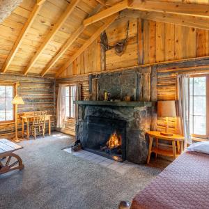 Hilltop Cabin - No Pets