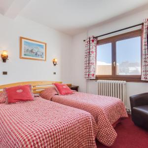 Double or Twin Room with Shower with North View 