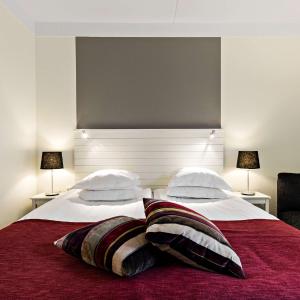 Standard King Room - Non-Smoking 