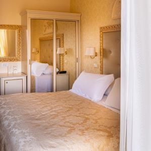 Deluxe Double or Twin Room with Sea View