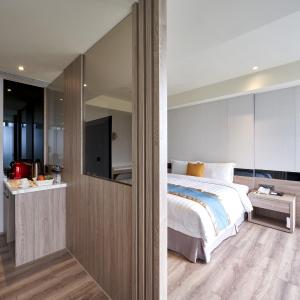 Deluxe Double or Twin Room with Mountain View
