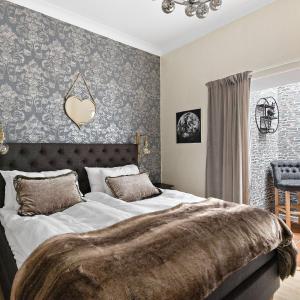 Premium King Room with Roof Window - Non-Smoking