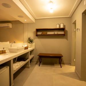 Wide Suite