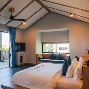 Three-Bedroom Hillside Pool Villa with Free Benefit & Spa