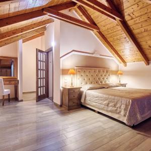 Attic Suite with Pool and Side Sea View