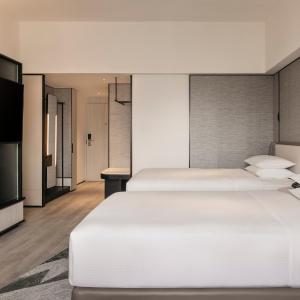 Deluxe Twin Room with High Floor and City View