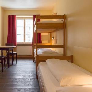  Bed in 3-Bed Mixed Dormitory Room with Shared Bathroom