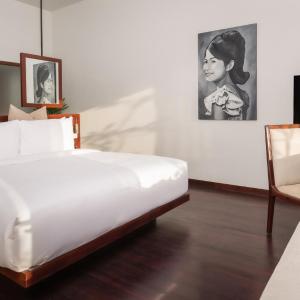 Cabana King Poolside + Free Laundry + Mini-Bar