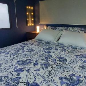 Deluxe Queen Suite